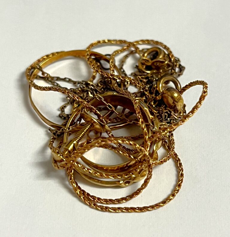 金のアクセサリー