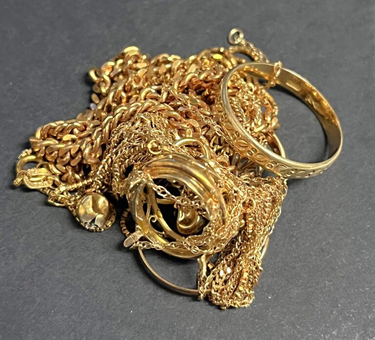 金のアクセサリー