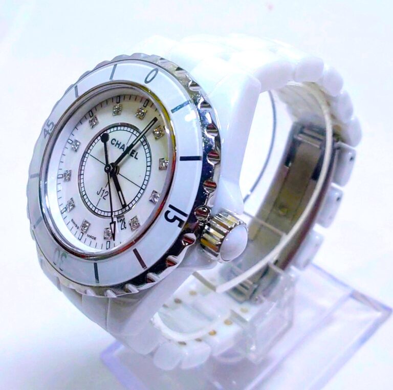 シャネルJ12の買取相場を解説！資産価値を守るメンテナンスのポイント