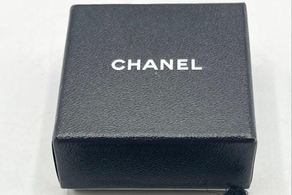 シャネル ピアス 偽物 見分け方