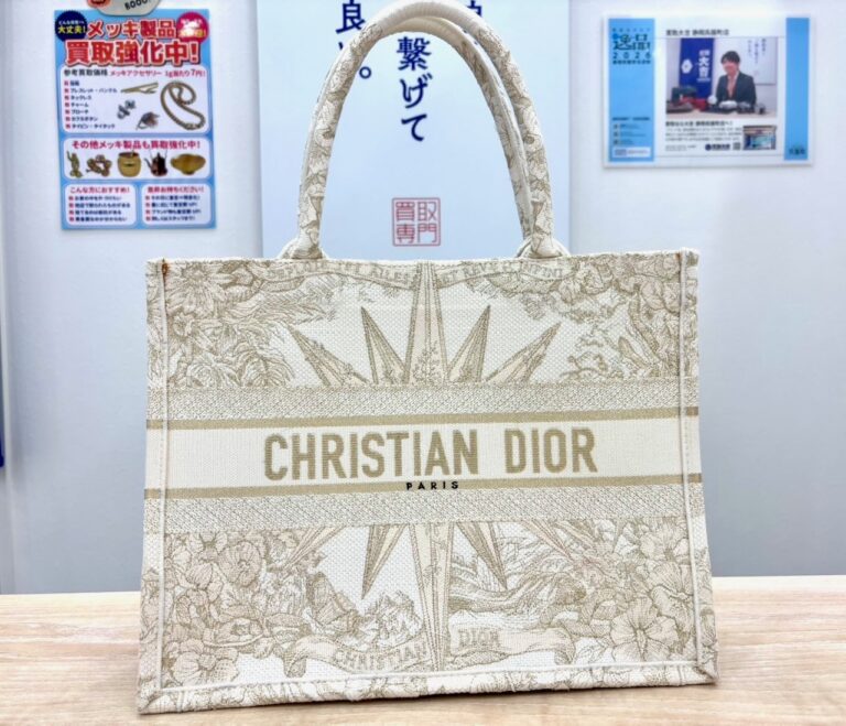 Dior　ブックトート　ミディアム　ホリデー
