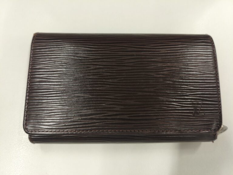 Louis Vuitton　エピ　ポルトフォイユサラ