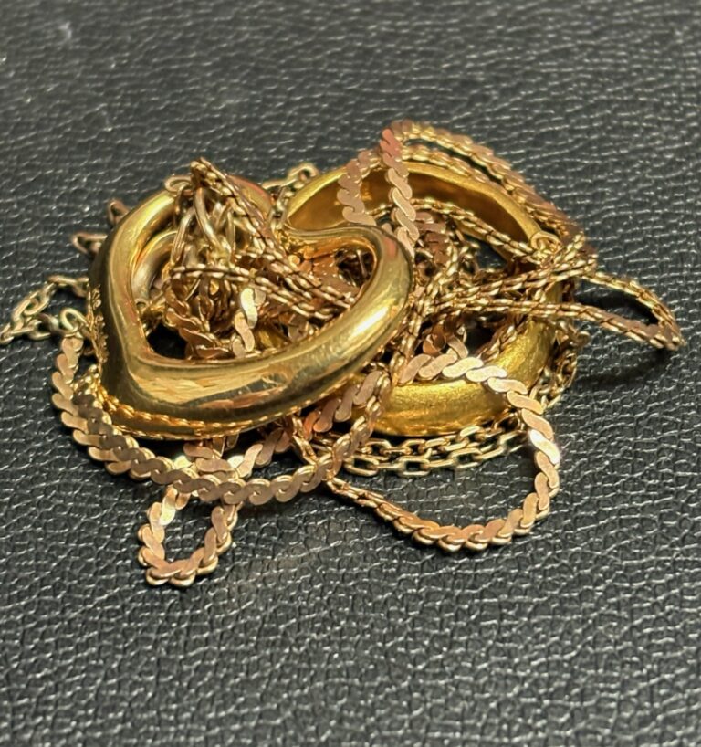 金のアクセサリー