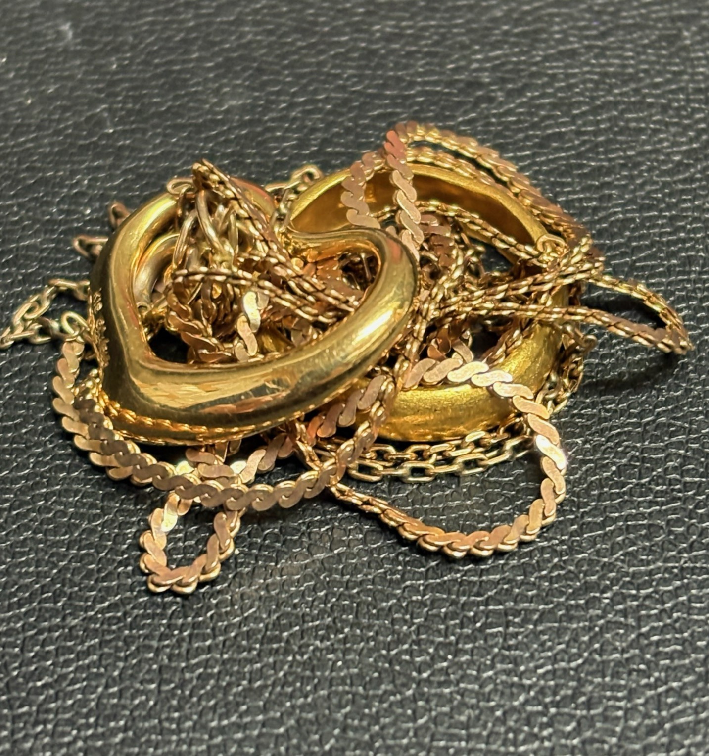 金のアクセサリー