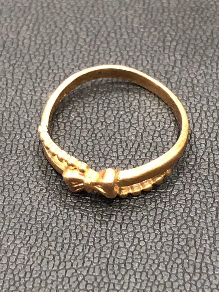 金のリング