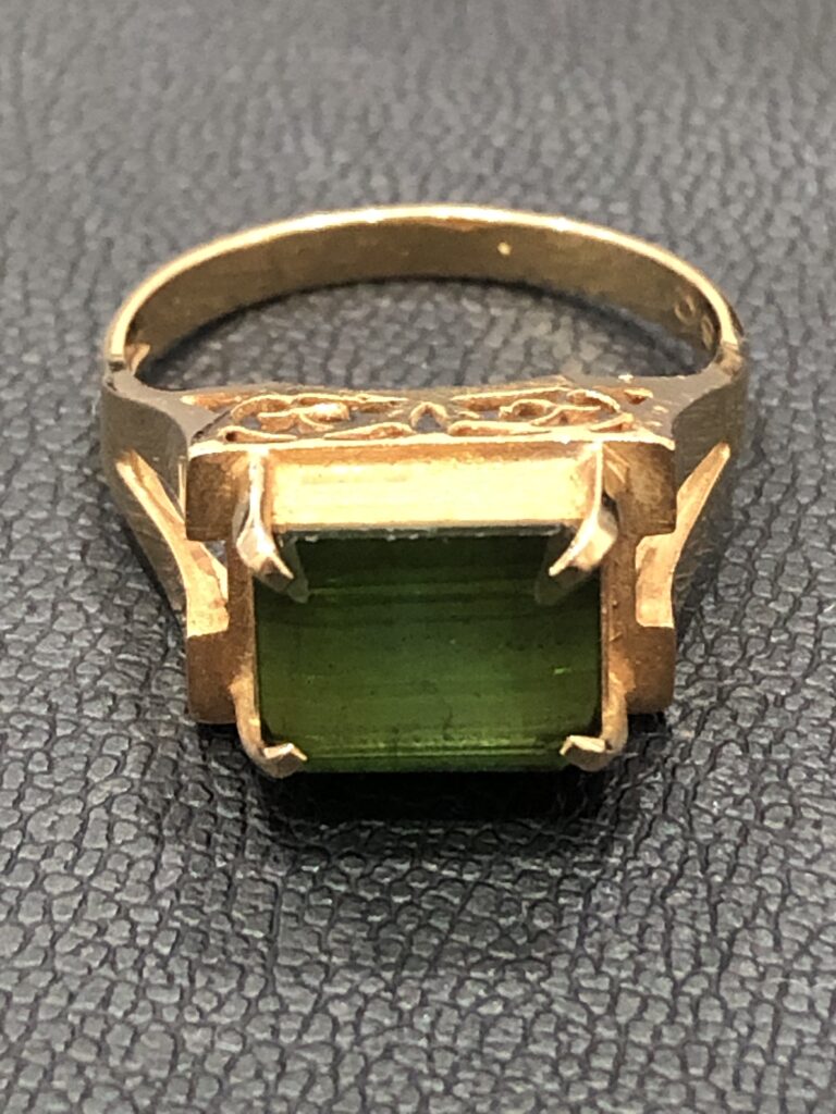 色石リング